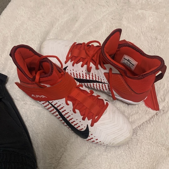 I am selling football cleats because I am trying to get into reselling. - Picture 5 of 5